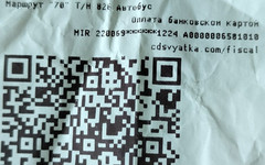 Кировский кондуктор удивила пассажиров конфетами к празднику