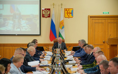 Губернатор требует ускорить чистку дорог