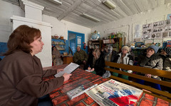 Глава Афанасьевского округа выслушала жалобы на дороги, связь и автобусы