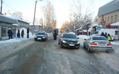 ДТП в Кирове: «Фольксваген» сбил 14-летнюю девочку и ее мать