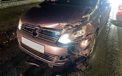 В Кирове на улице Казанской столкнулись «Фольксваген Поло» и электровелосипед