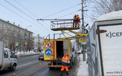На улицах Кирова обновляют опоры контактной сети