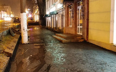 На улице Ленина отремонтировали тротуар, разбитый после летнего урагана