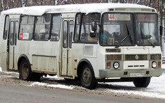 Кировчане помогли потушить загоревшийся автобус