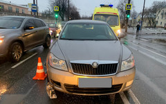 На Октябрьском проспекте в Кирове автомобиль сбил пешехода