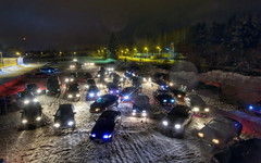 Кировские автомобилисты эффектно поздравили горожан с Новым годом (ФОТО)