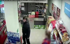В кировском магазине пенсионер ударил покупателя