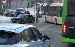 В Кирове троллейбусы и автобусы меняют маршрут из-за ДТП