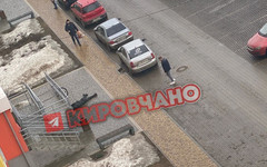 В Кирове мужчина выпал из окна жилого дома