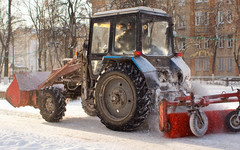 Почти месяц до весны. Кировские коммунальщики наконец-то готовы бороться со снегом даже в выходные