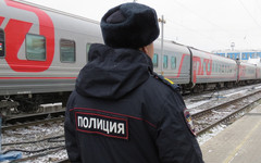 В Кирове с поезда сняли двух пьяных пассажиров из-за скандала