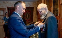 Ветеранам из Кирова вручили юбилейные медали