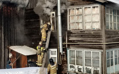 Пожар в двухэтажном жилом доме в Зуевке тушили четыре расчёта