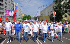 15 тысяч кировчан приняли участие в шествии трудовых коллективов