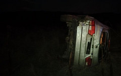 В Оричевском районе иномарка съехала с трассы и перевернулась