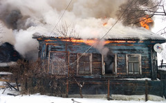 В Котельниче сгорел частный деревянный дом