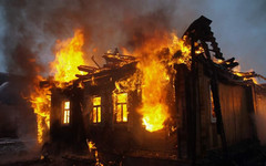 В пригороде Кирова сгорел частный жилой дом
