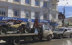 На улице Ленина водитель эвакуатора проучил автоледи, выехавшую на встречку