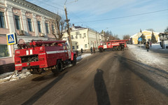 В Слободском загорелся магазин