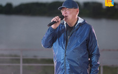 29 июня губернатор вместе с молодежью в Вятских Полянах встретил рассвет