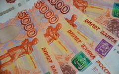 Нашли «клад»: мошенницы украли у пенсионерки 1,2 миллиона рублей, которые та хранила в банках под землёй