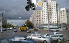 На Комсомольской площади оборвались троллейбусные провода