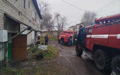 В Зуевке из-за прижатого шкафом удлинителя сгорела кухня в двухэтажном доме