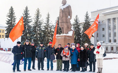 В Кирове коммунисты массово собрались у Ленина