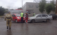 Две девушки столкнулись на своих авто на улице Воровского