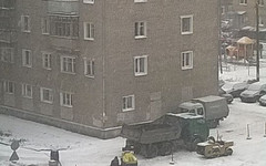 В День народного единства в Кирове дорожники укладывали асфальт в снег (ФОТО)