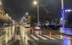 На Октябрьском проспекте в Кирове водитель «Лады Приоры» сбил пешехода