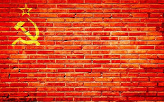 Зюганов и сопартийцы предложили заменить российский флаг советским