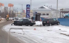 В Коминтерне столкнулись два автомобиля. Пострадали два человека