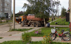 В Кировской области рабочий погиб, упав с ассенизаторской бочки КамАЗа