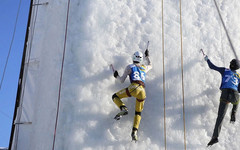 Кировчанка привезла золото со всероссийских соревнований по ледолазанию