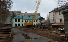 В центре Кирова сносят здание бывшего детского сада