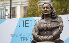 В Кирове открыли бюст известной конькобежке Марии Исаковой