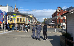 Росгвардейцы задержали подозреваемого в хулиганстве у кафе в Кирове