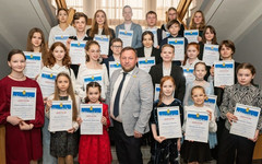 В Кирове 25 одаренным школьникам назначили стипендии