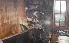 Пенсионер задохнулся угарным газом после пожара в собственном доме