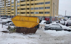 В Кирове жители одной улицы остались без новых контейнеров