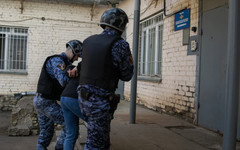 Росгвардейцы задержали пару после уличной драки в Кирове