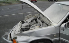 В Кировской области легковой автомобиль получил серьёзные повреждения от пожара