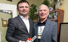 Глава Кирово-Чепецка поздравил местного долгожителя с юбилеем