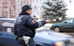 В Кировской области сотрудники ГИБДД остановили пьяного водителя выстрелами