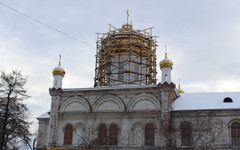 В Слободском на Свято-Духовской собор установили главный крест