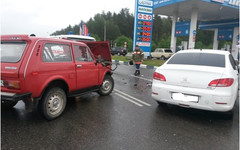 У заправки в Кирово-Чепецке автоледи спровоцировала ДТП
