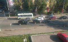 Внимание, водители! В Кирове затруднено движение по улице Московской