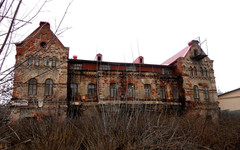 Мэрия выставила на продажу самый старый каменный дом в Кирове
