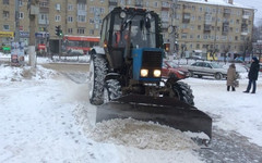 В кировской мэрии рассказали, куда жаловаться на неочищенные дороги и тротуары